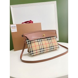 Burberry Exquisite Retro Plaid Handbag Messenger Bag Brown