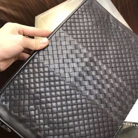 Bottega Veneta Fashion Gray Woven Leather Handbag For Men