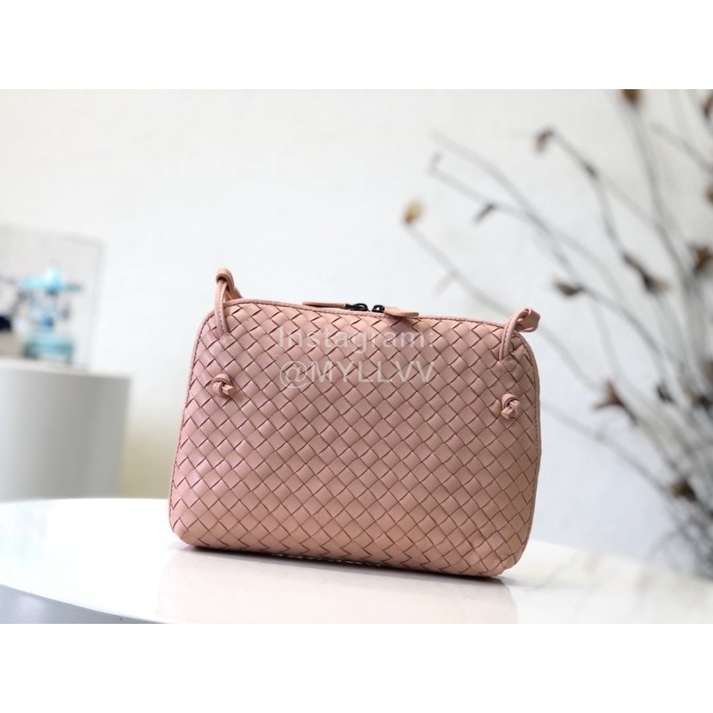 Bottega Veneta Fashionable Pink Sheepskin Woven Messenger Bag