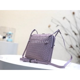 Bottega Veneta Fashionable Sheepskin Woven Messenger Bag Light Purple