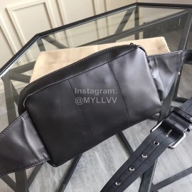 Bottega Veneta Fashionable Calfskin Plaid Waist Bag