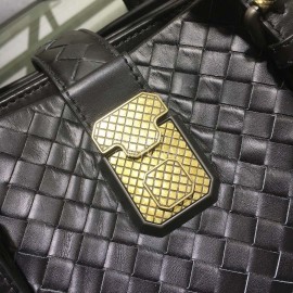 Bottega Veneta leather woven handbag messenger bag for women black