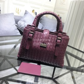 Bottega Veneta leather woven handbag messenger bag for women purple