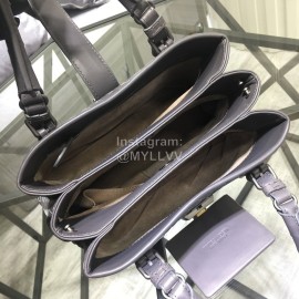 Bottega Veneta leather woven handbag messenger bag for women gray