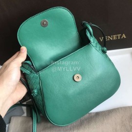 Bottega Veneta Fashionable Lambskin Woven Messenger Bag For Women Green