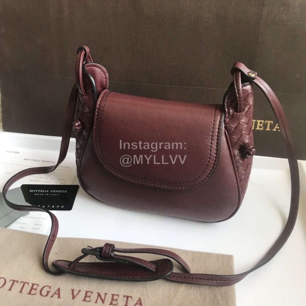 Bottega Veneta Fashionable Lambskin Woven Messenger Bag For Women Wine Red