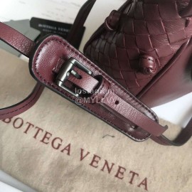 Bottega Veneta Fashionable Lambskin Woven Messenger Bag For Women Wine Red