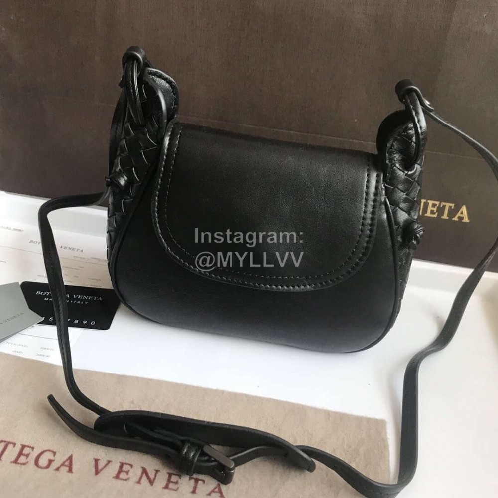 Bottega Veneta Fashionable Lambskin Woven Messenger Bag For Women Black