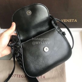 Bottega Veneta Fashionable Lambskin Woven Messenger Bag For Women Black