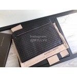 Bottega Veneta Simple Cowhide Woven Zipper Handbag For Men 406021