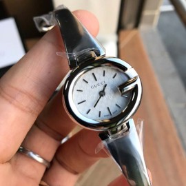 Gucci Fashion 28mm Dial Bracelet Watch For Women Silver
