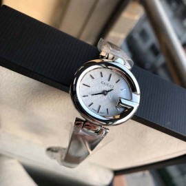 Gucci Fashion 28mm Dial Bracelet Watch For Women Silver