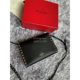 Valentino Fashion Plain Leather Flip Messenger Bag Black 0181b