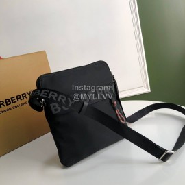 Burberry Black Nylon Fashion Messenger Bag