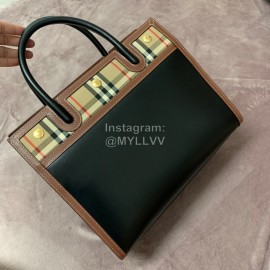 Burberry Exquisite Black Leather Handbag