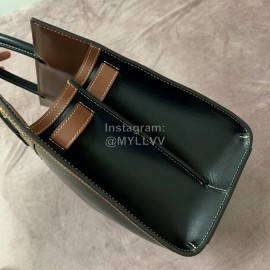 Burberry Exquisite Black Leather Handbag