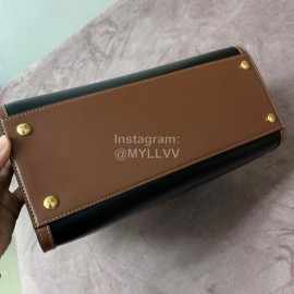 Burberry Exquisite Black Leather Handbag