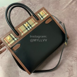 Burberry Exquisite Black Leather Handbag