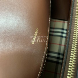 Burberry Exquisite Black Leather Handbag