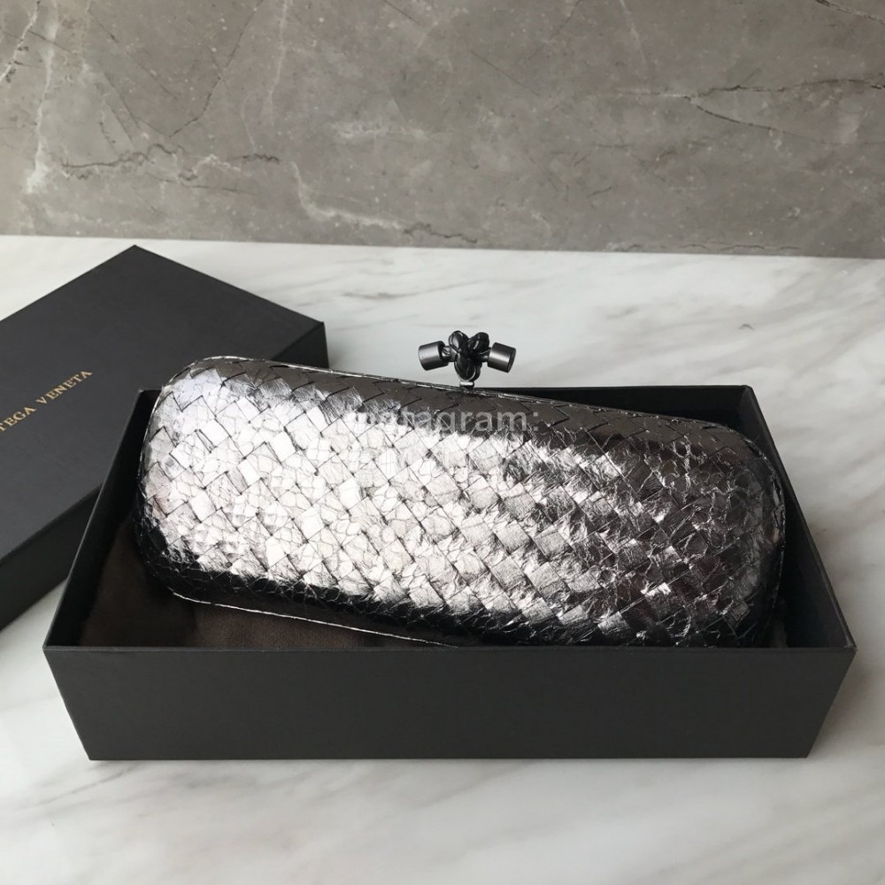 Bottega Veneta Fashionable Cowhide Knitting Party Bag Silver