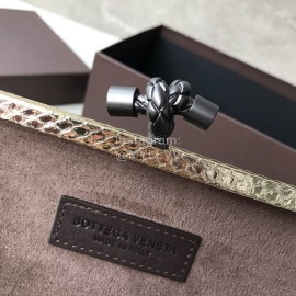 Bottega Veneta Fashionable Cowhide Knitting Party Bag Gold