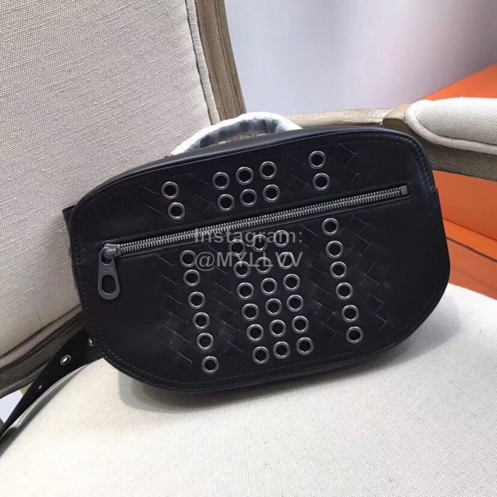 Bottega Veneta Fashionable Cowhide Chest Bag Waist Bag Black