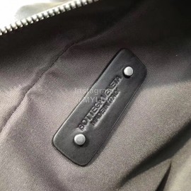 Bottega Veneta Fashionable Cowhide Chest Bag Waist Bag Black