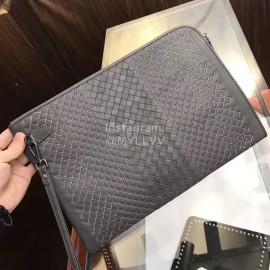 Bottega Veneta Fashion Woven Leather Handbag For Men Gray