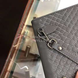 Bottega Veneta Fashion Woven Leather Handbag For Men Gray
