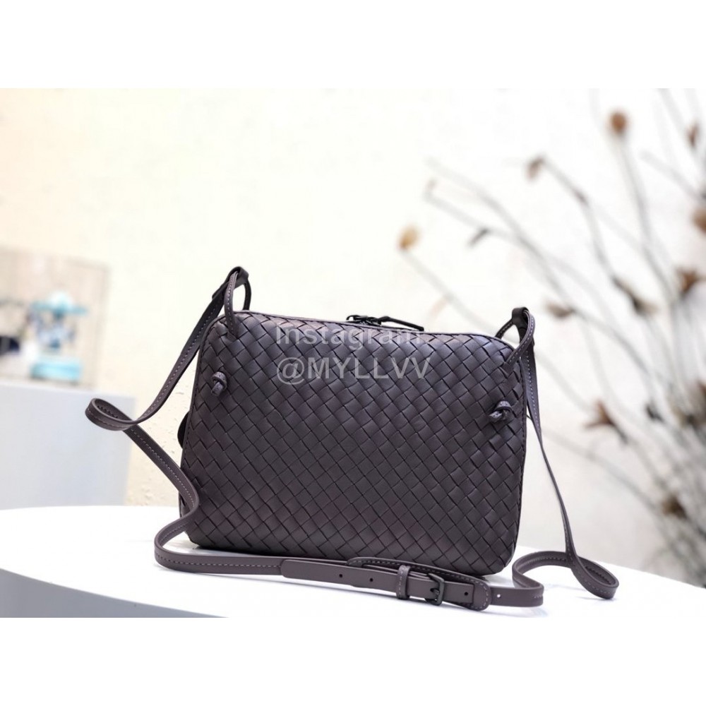 Bottega Veneta Fashionable Sheepskin Woven Messenger Bag