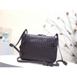 Bottega Veneta Fashionable Sheepskin Woven Messenger Bag