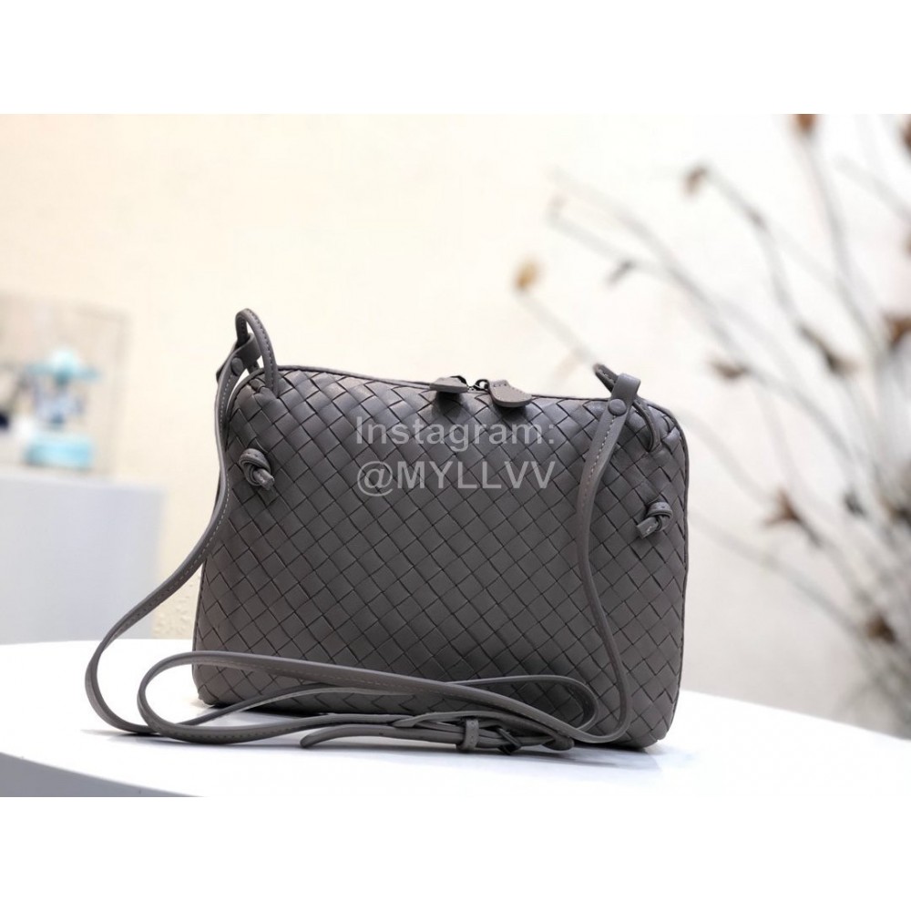Bottega Veneta Fashionable Sheepskin Woven Messenger Bag Gray