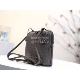Bottega Veneta Fashionable Sheepskin Woven Messenger Bag Gray