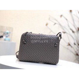 Bottega Veneta Fashionable Sheepskin Woven Messenger Bag Gray