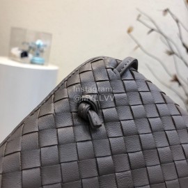 Bottega Veneta Fashionable Sheepskin Woven Messenger Bag Gray