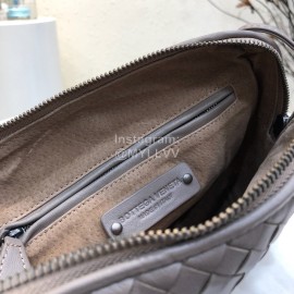 Bottega Veneta Fashionable Sheepskin Woven Messenger Bag Gray