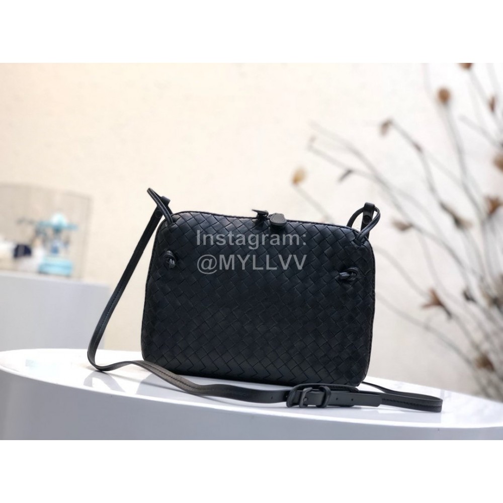 Bottega Veneta Fashion Sheepskin Woven Messenger Bag Black