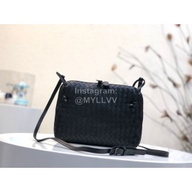 Bottega Veneta Fashion Sheepskin Woven Messenger Bag Black