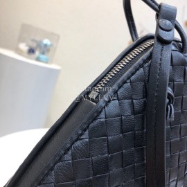 Bottega Veneta Fashion Sheepskin Woven Messenger Bag Black