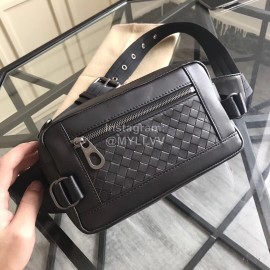 Bottega Veneta Fashionable Calfskin Plaid Waist Bag
