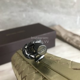 Bottega Veneta Fashionable Sheepskin Woven Hand Bag For Women Gold