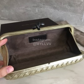 Bottega Veneta Fashionable Sheepskin Woven Hand Bag For Women Gold