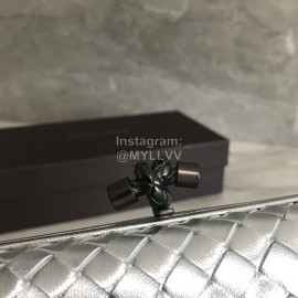 Bottega Veneta Fashionable Sheepskin Woven Hand Bag For Women Silver