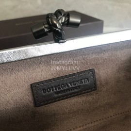 Bottega Veneta Fashionable Sheepskin Woven Hand Bag For Women Silver