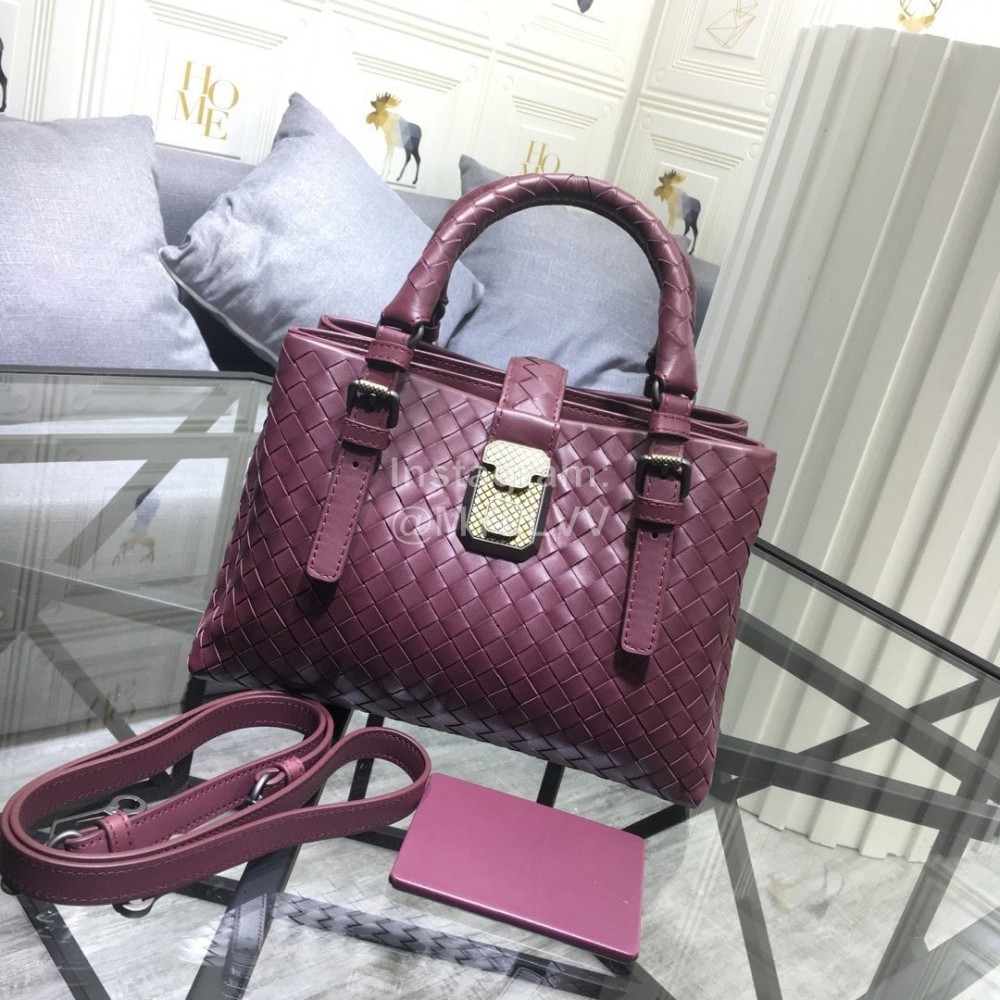 Bottega Veneta leather woven handbag messenger bag for women purple