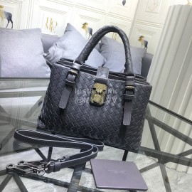 Bottega Veneta leather woven handbag messenger bag for women gray