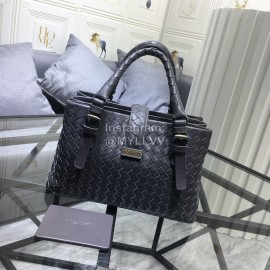 Bottega Veneta leather woven handbag messenger bag for women gray