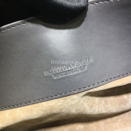 Bottega Veneta leather woven handbag messenger bag for women gray