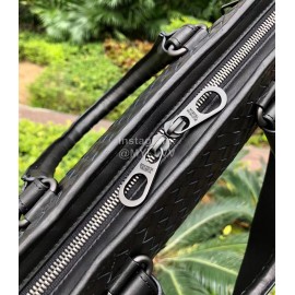 Bottega Veneta Simple Woven Cowhide Business Leisure Handbag For Men 248395