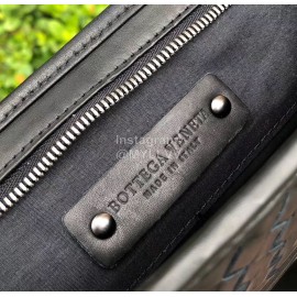 Bottega Veneta Simple Woven Cowhide Business Leisure Handbag For Men 248395